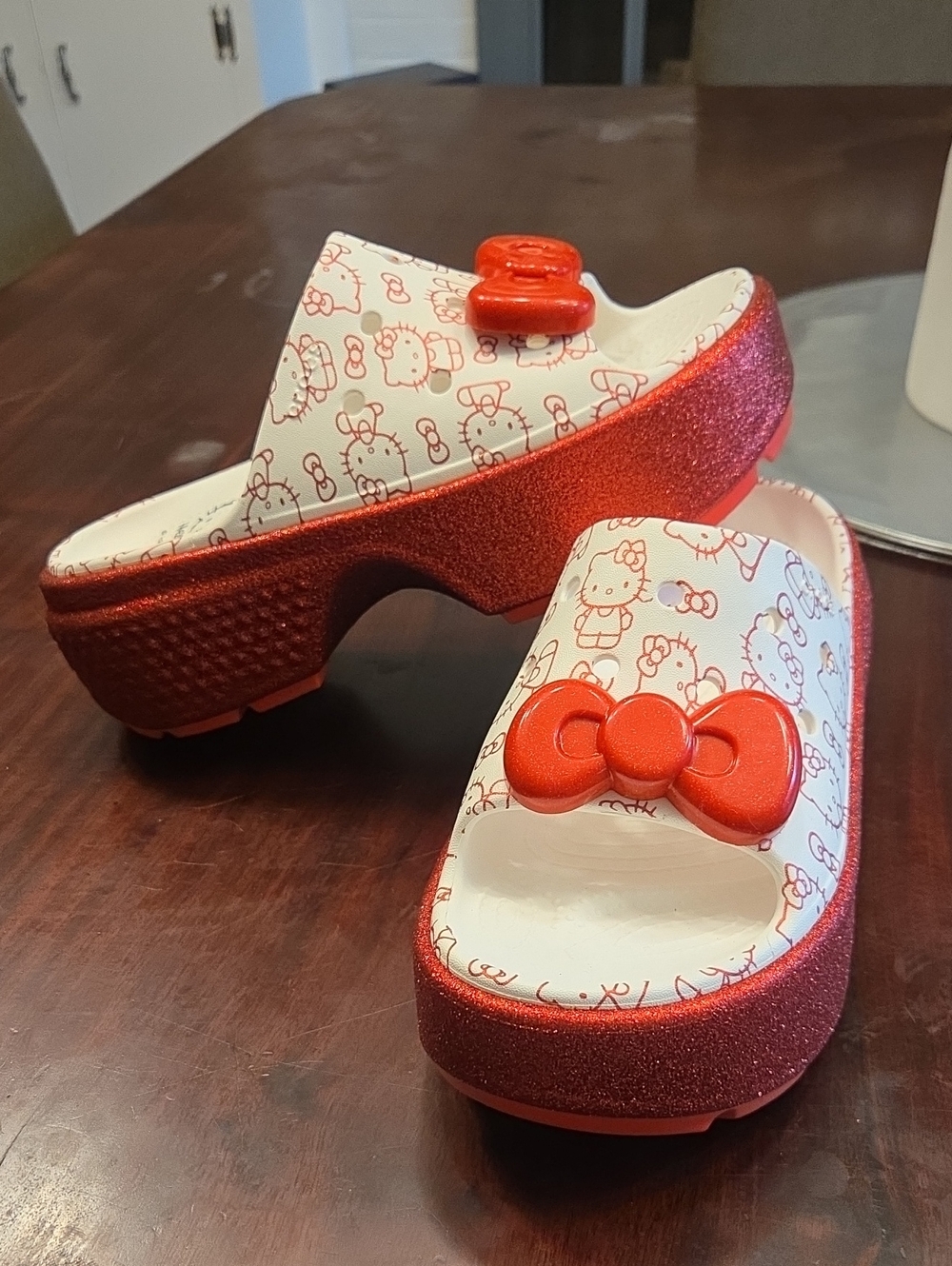 Crocs X Hello Kitty Stomp Slides Size 8 Women.